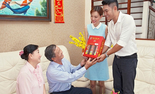 y nghia tang qua tet cho nguoi than