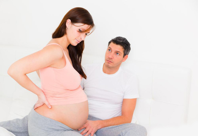 Mẹ bầu nhờ chồng giúp đỡ