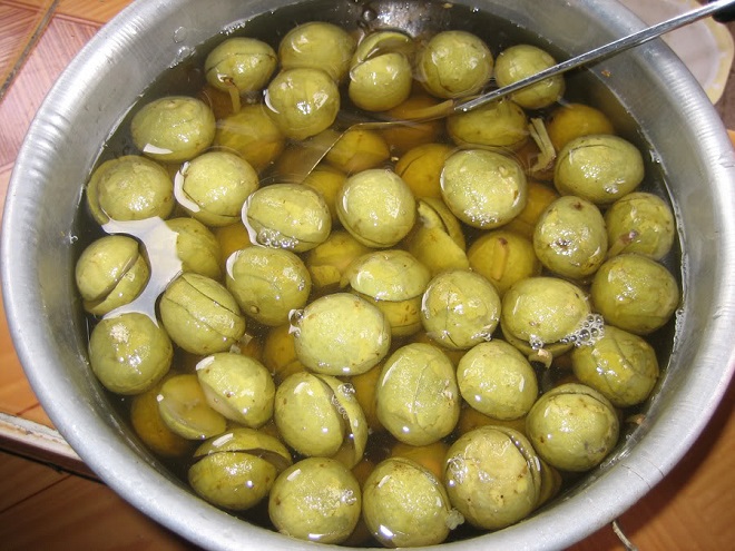 trụng sấu qua nước sôi