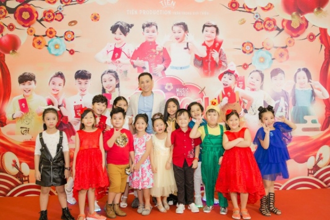 các bé chụp hình
