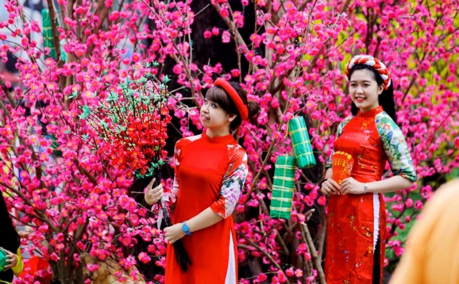 trang phục màu đỏ