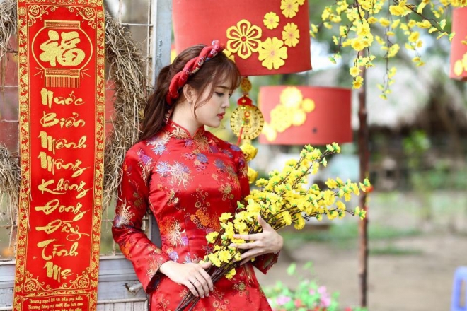 mùng 1 tết nên mặc màu gì