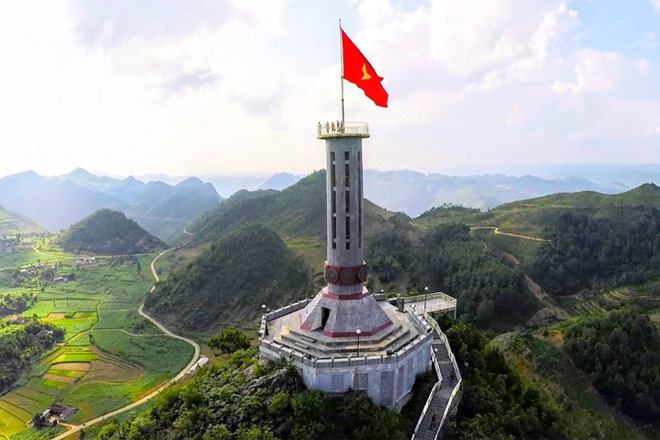 Cột cờ Lũng Cú