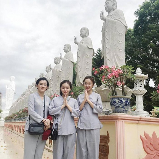trang phục lễ chùa
