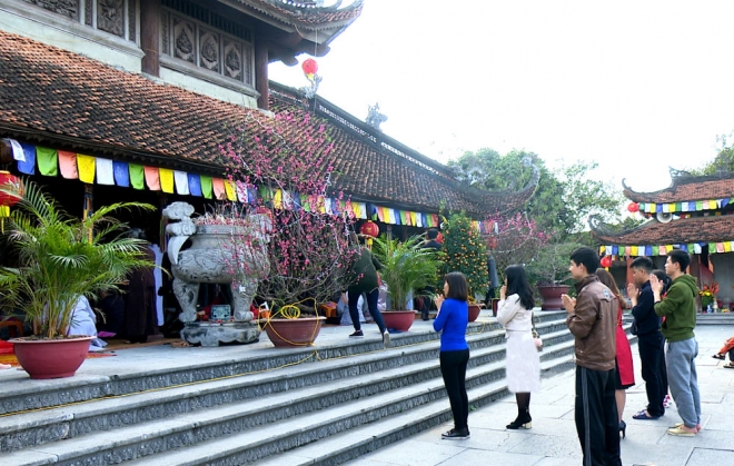 thành tâm lễ chùa
