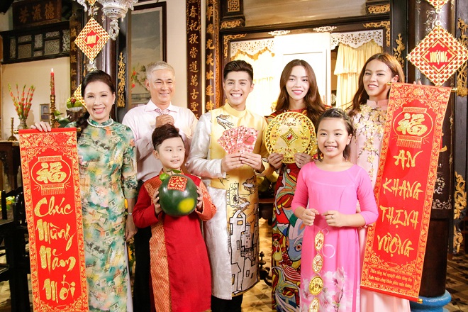 cả nhà chúc tết