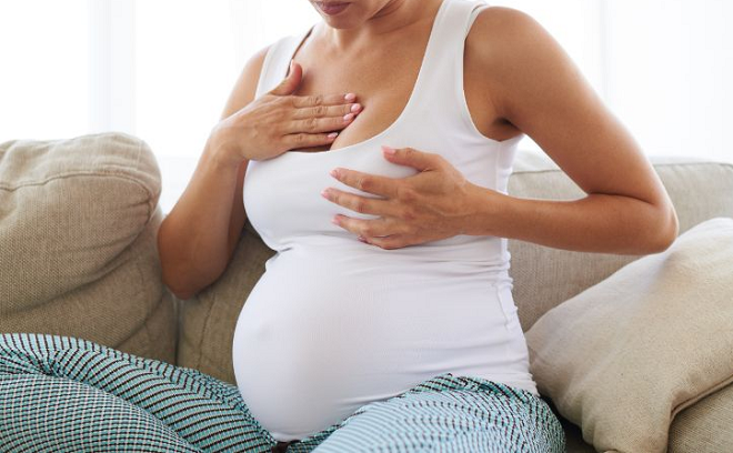 Khi bước vào giai đoạn thai nhi 31 tuần, mẹ bầu có thể gặp tình trạng rò rỉ sữa non.