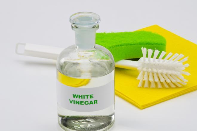 Giấm có thể tẩy các vết mốc