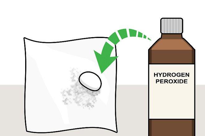 Dùng Oxy già tẩy vết mốc