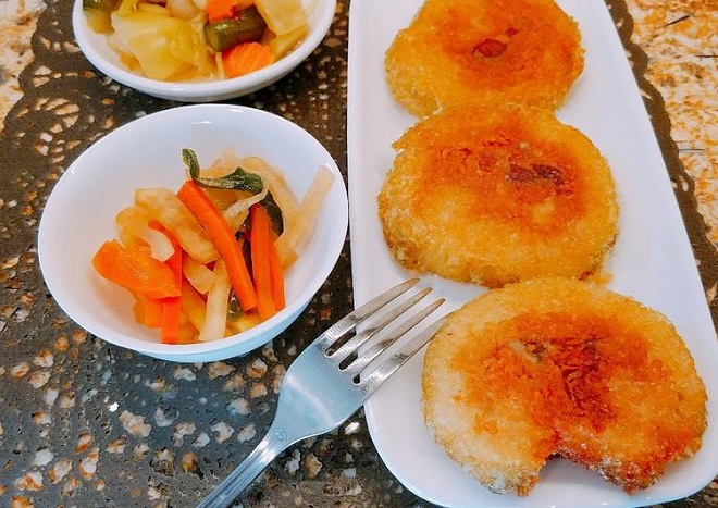 Mẹ bầu cần tránh ăn đồ chiên nhiều dầu mỡ trong dịp tết. Ảnh: Internet