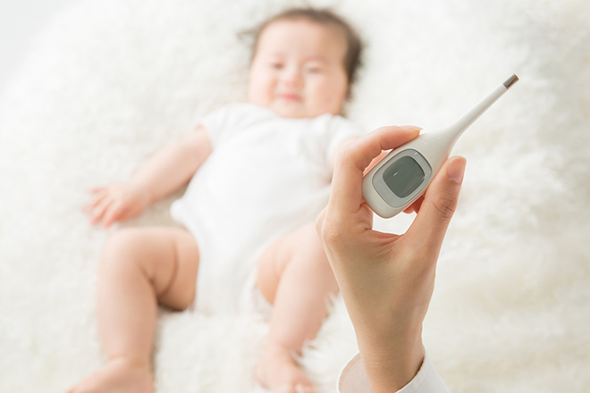 Nhiệt kế đo thân nhiệt bé