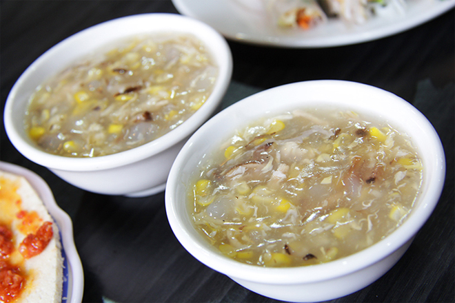 Món ăn ngày Tết cho bé trên 1 tuổi súp gà