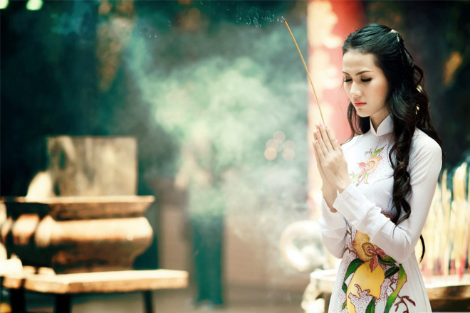 Đi chùa đầu năm