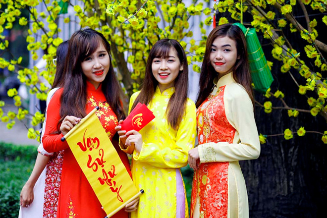 Quần áo ngày Tết