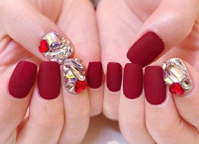 nail tet