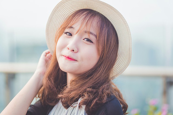 Cô gái xinh xắn