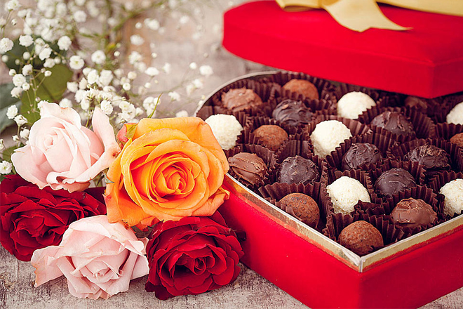 Hoa tặng Lễ tình nhân kèm Chocolate