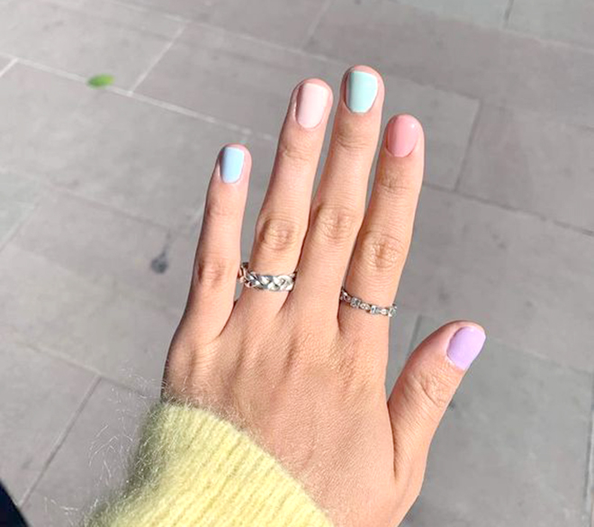 Nail nhiều màu có tông xanh chủ đạo