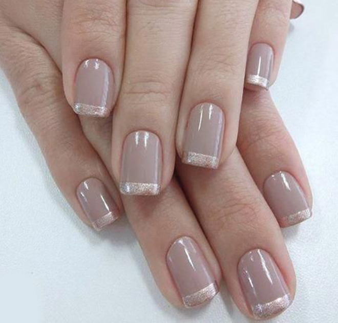 Nail nude viền nhũ