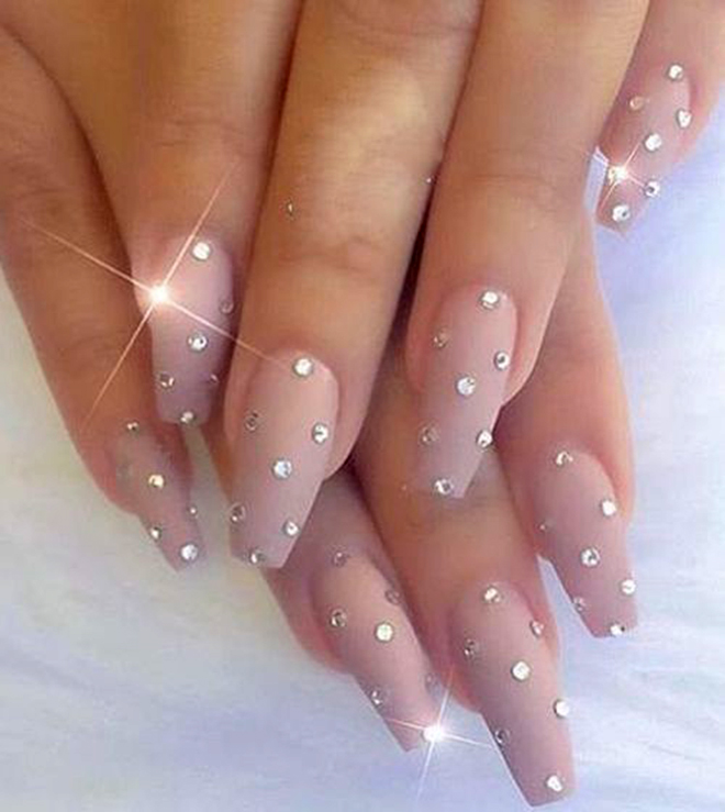 Nail đính đá đơn giản cho màu nhám