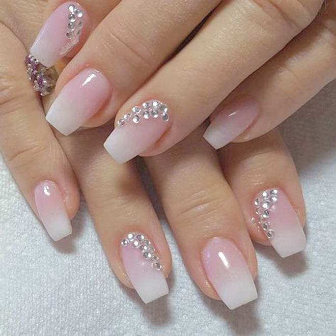 Nail Tết 2020 đính đá cho màu pastel hồng