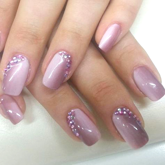 Nail Tết 2020 đính đá cho màu pastel tím