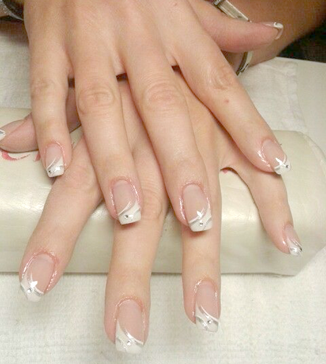 Nail Tết đính đá màu trong đơn giản