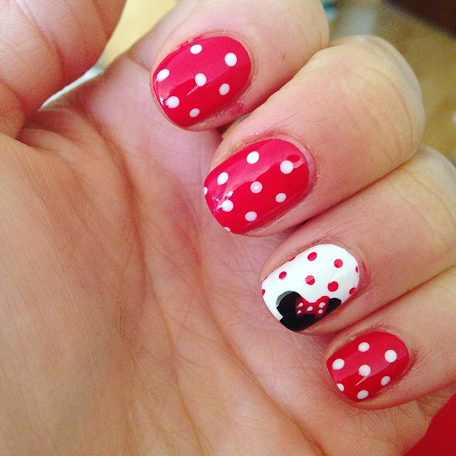 Nail đỏ một phần đầu Mickey