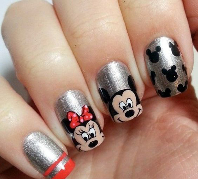 Nail màu bạc Mickey cá tính