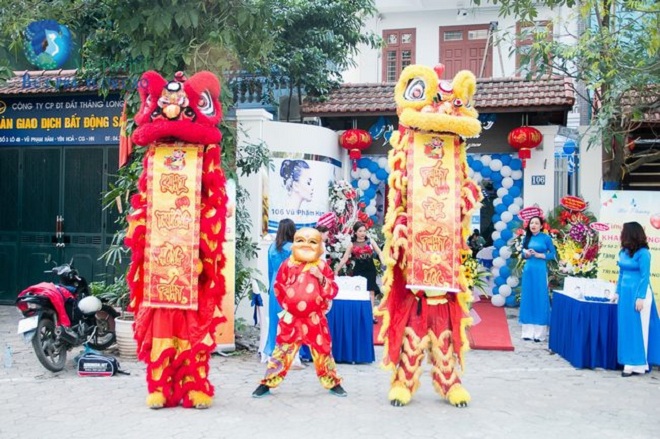 tai sao mua lan khai truong