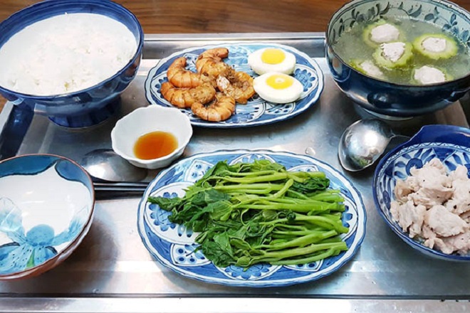 Thực đơn cho mẹ sau sinh bữa trưa