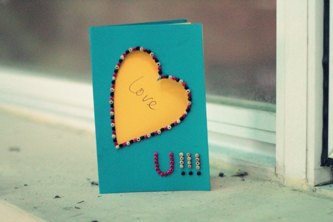 Thiệp Valentine hạt gỗ