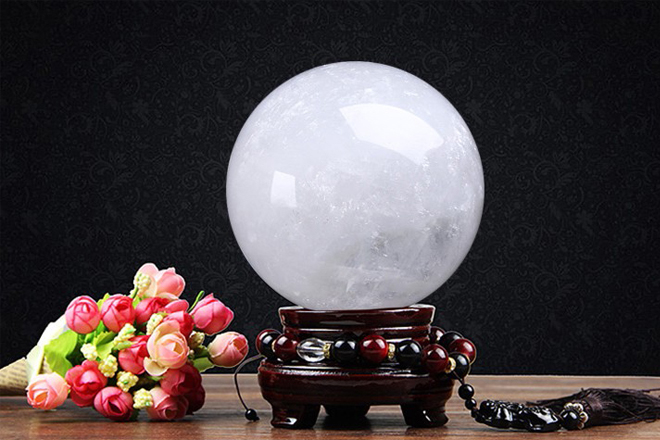 Vật phẩm phong thủy để bàn làm việc quả cầu