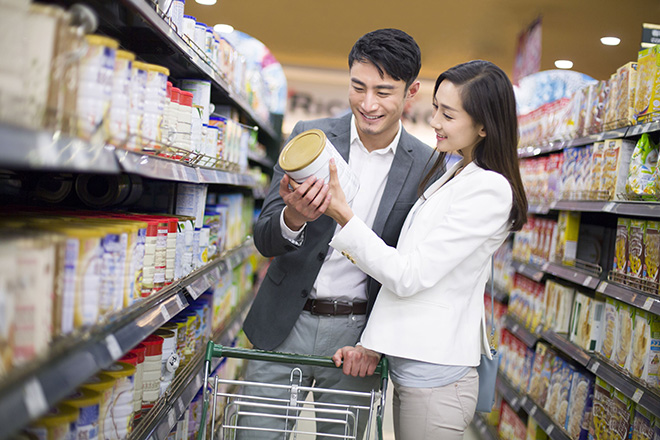 Bó mẹ đi mua sữa