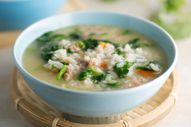 Cháo thịt bằm rau bina