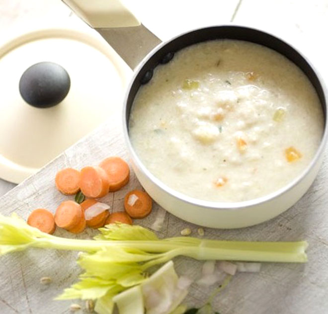 Cháo cho bé tập ăn dặm
