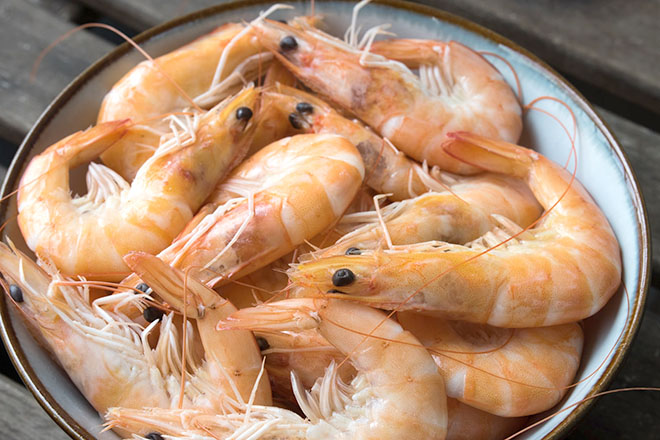 Tôm tươi hấp chín
