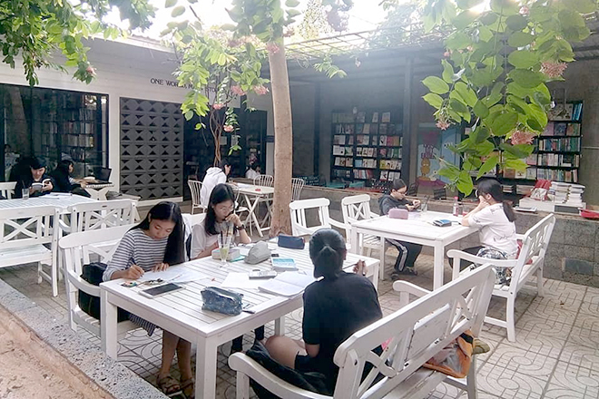 Ngọc Tước Book Cafe không gian sách tuyệt vời