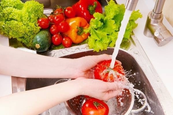 20600-fruit-and-veggie-cleaning-tips.jpg