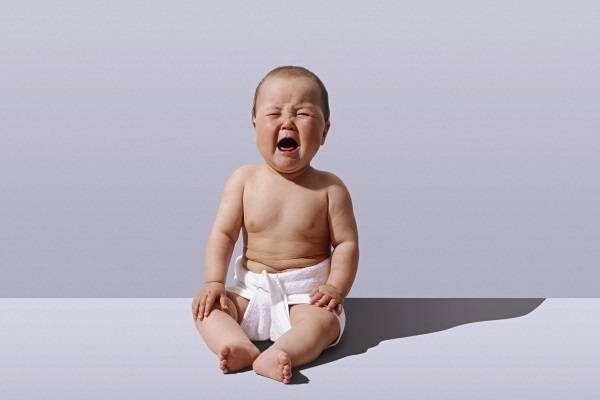 Vì sao trẻ sơ sinh hay quấy khóc không chịu ngủ?