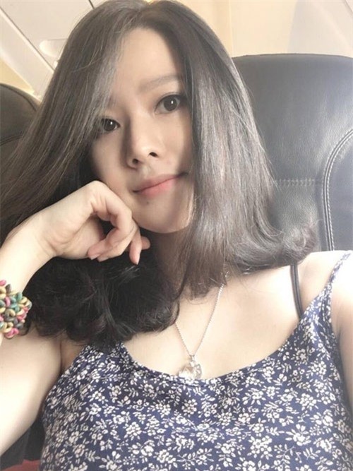 Cùng với chế độ ăn uống khắt khe, một bí quyết nữa giúp cơ thể Trang săn chắc như chưa từng mang bầu đó là tập luyện thể thao với huấn luyện viên riêng.