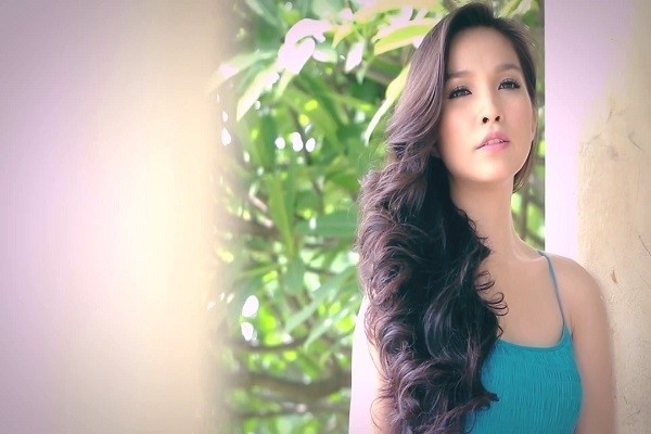 ca si hien thuc giam can sau sinh