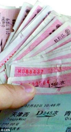 nguoi phu nu 17 nam di khap dat nuoc de truy tim tung tich ke giet chong 2ecd55a900000578 0 train_tickets_she_collected_hunting_for_her_husbands_killers_for a 70_1448471869493.jpg