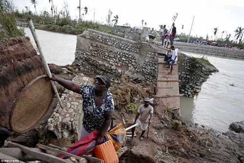 tham hoa bao mat quy matthew khien gan 900 nguoi thiet mang o haiti 12.jpg