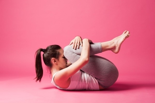 yoga-giam-beo-wind-releasing-pose