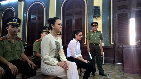 hoa-hau-phuong-nga-tung-bi-me-ruot-dua-ra-toa-6.jpg