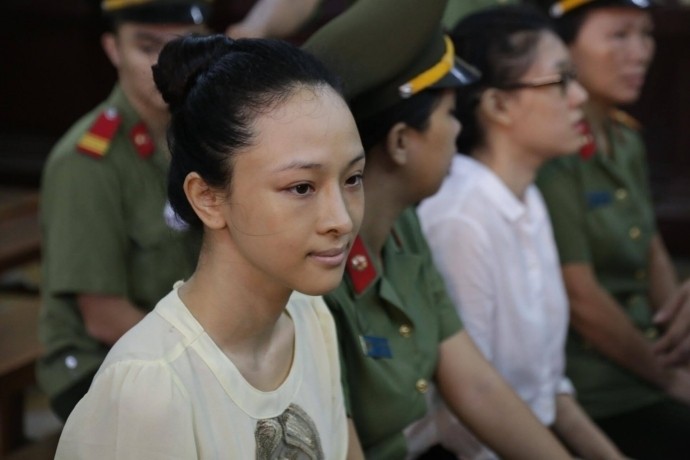 vu hoa hau phuong nga hop dong tinh ai la gia mao 1.jpg