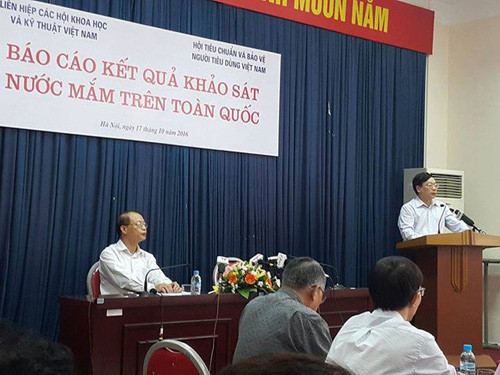 giat-minh-gan-70-mau-nuoc-mam-chua-thach-tin-cao-qua-muc-cho-phep-4.jpg
