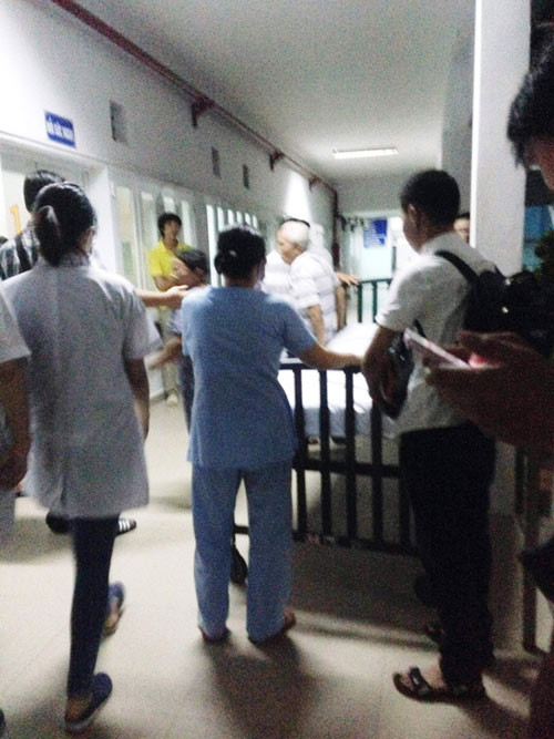 loi ke kinh hoang vu nguoi dan ong bi chem gan lia canh tay 3.jpg