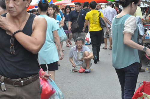 phanh phui to chuc bat coc tre con roi be gay chan tay bat di an xin 3.jpg